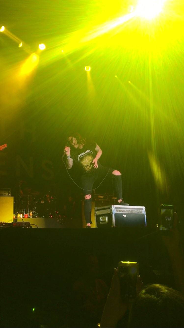 YOU HAVE TO KNOW THAT I\M IN FUCKING LOVE WITH YOU. HAPPY BIRTHDAY KELLIN QUINN. 