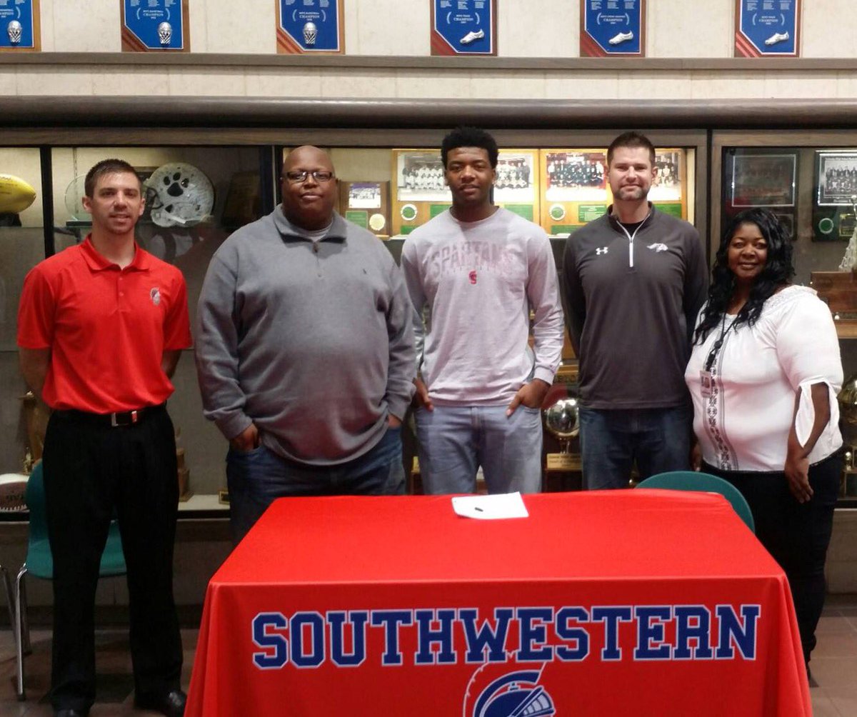 Congrats to RoNeal Ross for signing with Southwestern CC. Proud of you!
#bensonpride