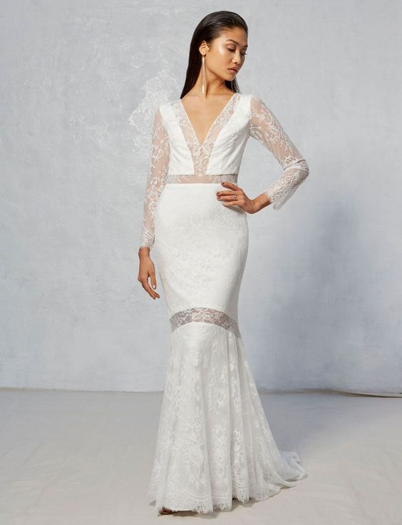 Through the seasons, we've always had a place in our hearts for long-sleeve #wedding gowns. 💛