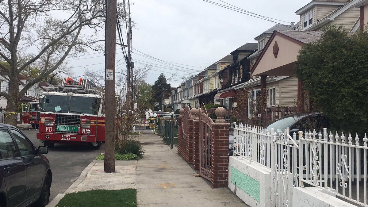 KaylaMamelak's tweet photo. New details tn on tragic #QueensFire which killed 5, all under the age of 21 @fox5ny @FDNY https://t.co/hBMGjp6SGL