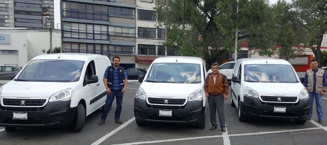 Hoy <a href="/singremac/">SINGREM AC</a> puso en operación 3 nuevas camionetas de recolección en CdMx, Edo. de México y Edo. de Hidalgo, para atender mejor al público