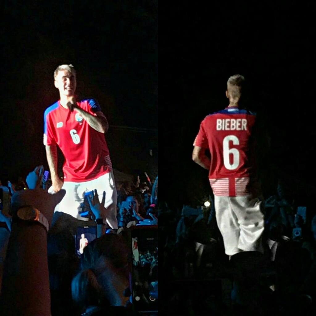 angienicolle_'s tweet photo. @justinbieber 😍😍😍💜 #PurposeTourPTY https://t.co/wcwh2YzoEH
