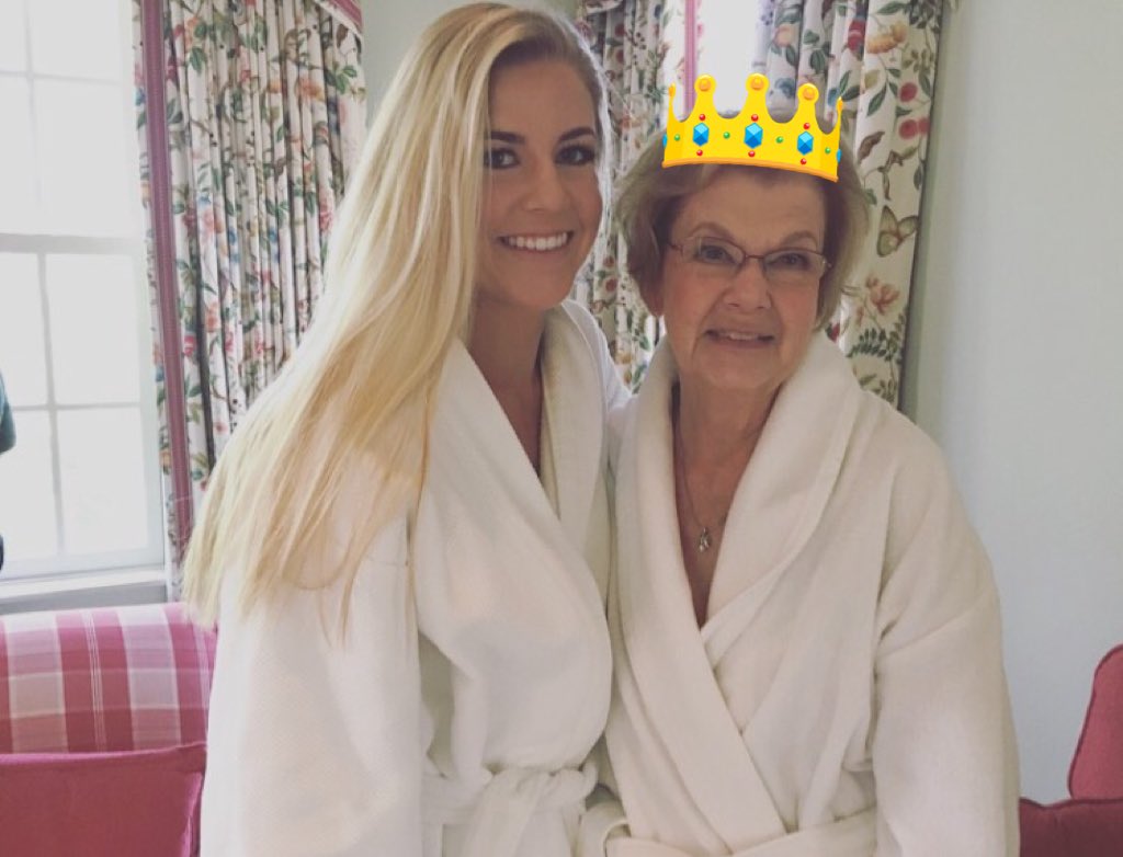 erinobiee's tweet photo. because I've got a pretty cool grandma who kicked breast cancer in the buttπ #WhyIThinkPink https://t.co/YaNLx5Lehk