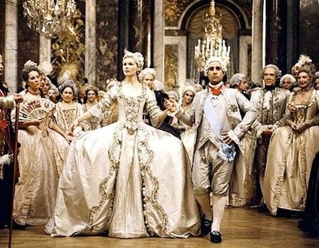 At the end of the day, who rules the royal court of marketing? Content is no longer King... it's the customer! #brontosummit