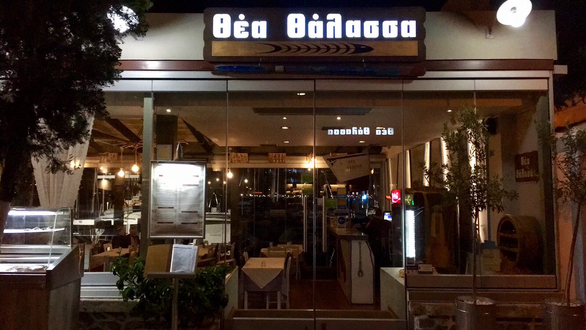 vivaellada's tweet photo. Thea thalassa seafood restaurant #mikrolimano. Great view eating by the water . #seafood #peiraias #theathalassa #greekfood #athensfood https://t.co/XCRvzbqYvW