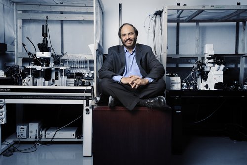 CanadianCMF's tweet image. University of Calgary scientist Naweed Syed is combatting extreme views by promoting education ucalgary.ca/utoday/issue/2… #MulticulturalCanada