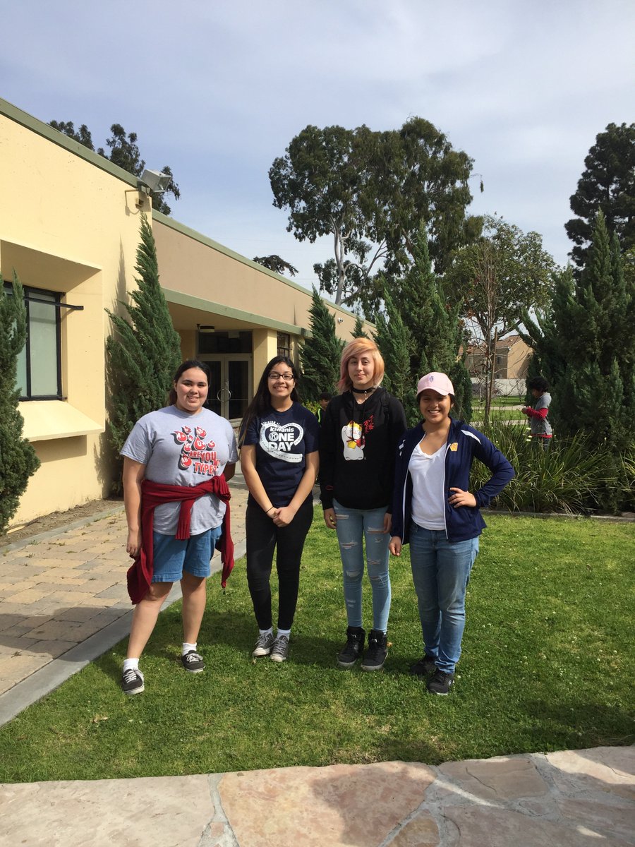 WHSGreenMonkeys's tweet photo. Thank you South Gate for inviting us to a clean up. With teamwork, we can accomplish anything !! https://t.co/hhXY3DQUBO