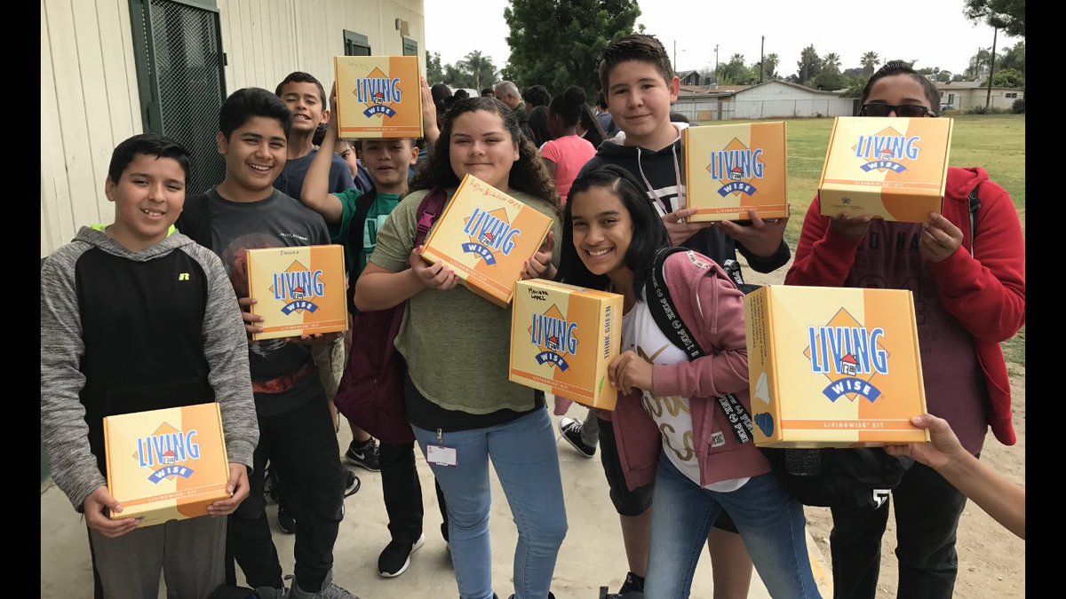 BrendaBetten's tweet image. Ss are excited about their energy efficient home kits &amp;amp; ready to do some home testing 🏡🌎 Thanks @GetWiseOrg