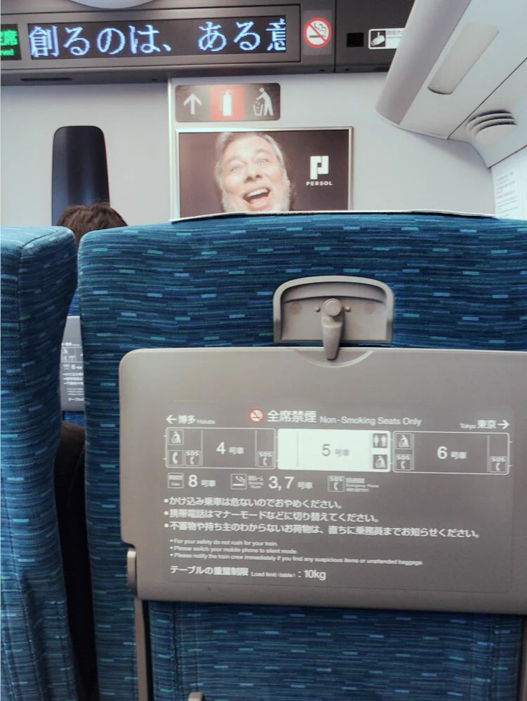 奇跡のアングルw座席の向こうからウォズニアック氏が煽ってくるwww