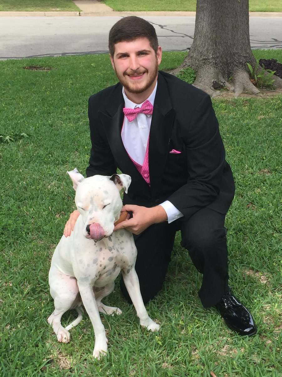 Robinson_43's tweet photo. Prom 2k17 https://t.co/MbXpQLQ084