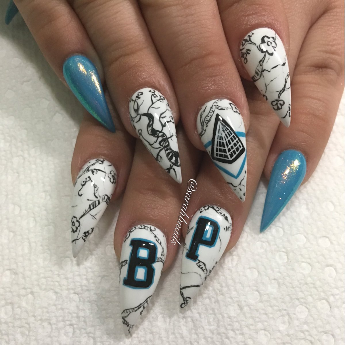 sarahbnails's tweet photo. #blackpyramid inspired 💅🏼 @chrisbrown #ThePartyTour https://t.co/KkO2a4G68Z