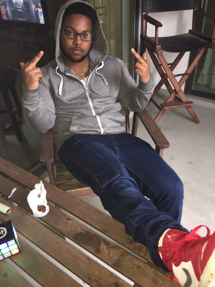 Lilcosi971's tweet image. Lately I Been Feelin like Fuck A Hater Fuck a 👮  #FreeBoe🔓 #LLLO😇 #FreeQuan💉 #Free Hank 🎱