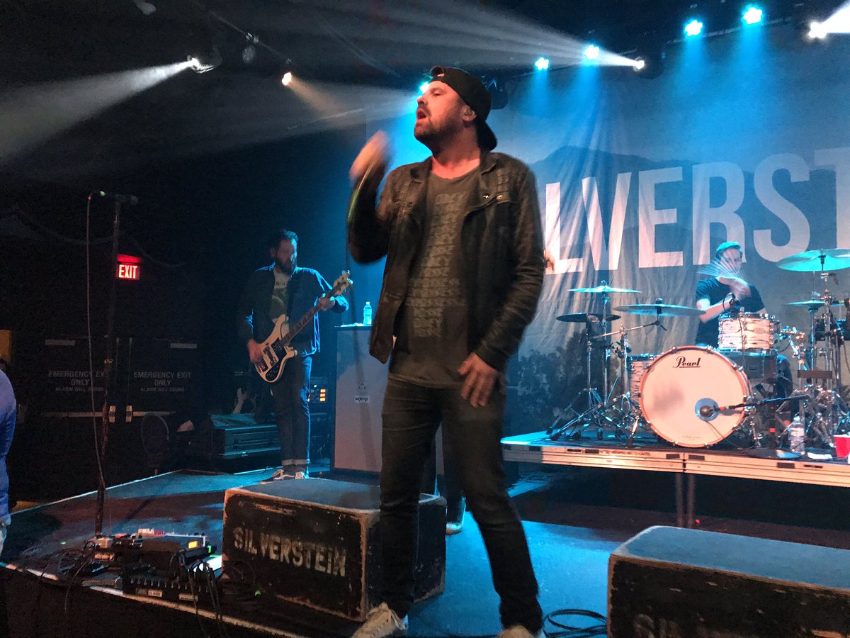 ariel 🌙 ✨💜 tweet media