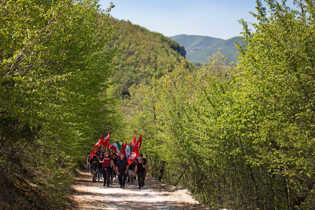 fgc_nazionale's tweet photo. Seconda Marcia della Gioventù Partigiana, sui sentieri della #Resistenza in Umbria e Centro Italia. FOTO ➨https://t.co/XfS1Ratz0o
#25aprile https://t.co/baVpTF5kVZ
