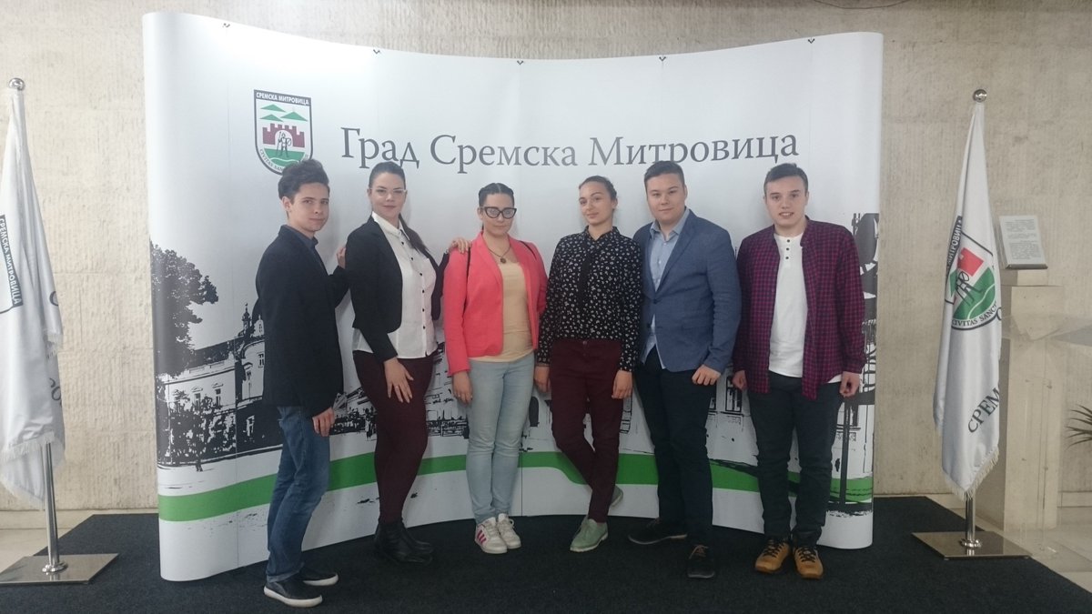 Naši #mladi debateri su u Srem. Mitrovici gde debatuju o pravu veta. Da li je veto sentiment, moć ili jednaka mogućnost država članica #EU?