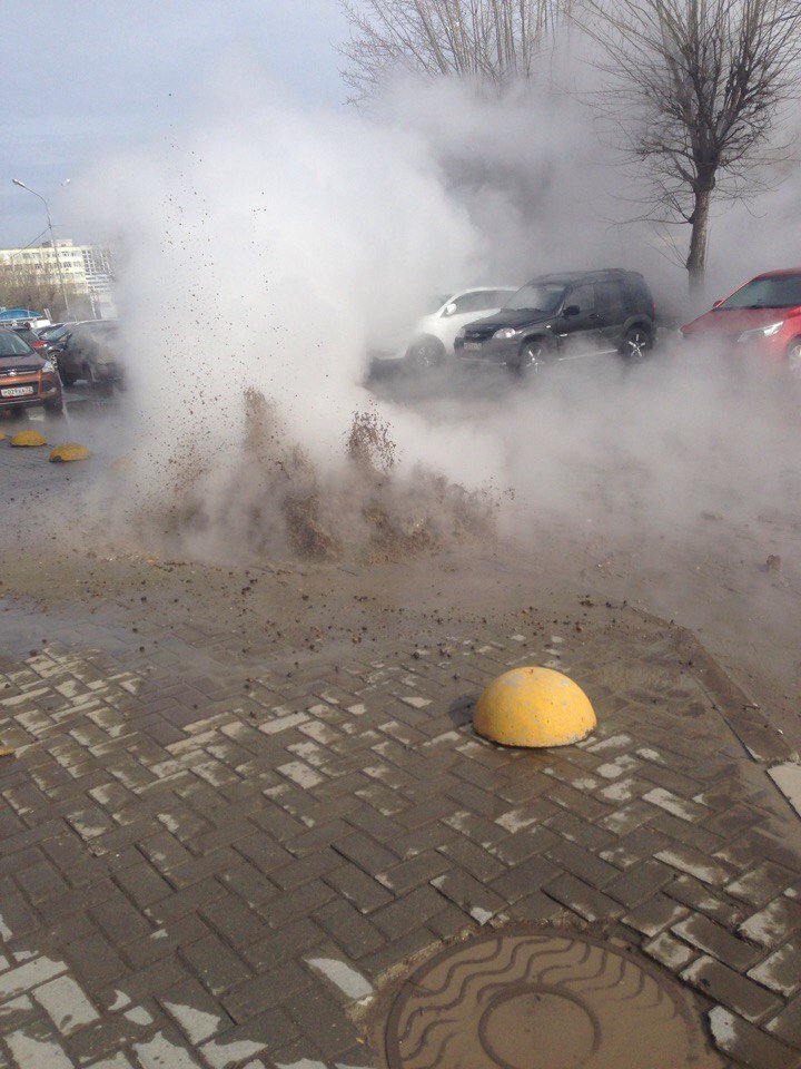 в спб прорыв теплотрассы на рижском проспекте 22. прорванная труба с кипятком картинка для презентации. прорыв трубы вчера в санкт-петербурге. в спб прорыв теплотрассы на рижском проспекте 22. подрыв трубы с кипятком видео.