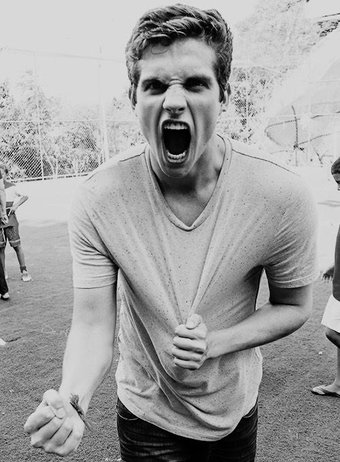 gguktoxic's tweet photo. hoje é aniversário do daniel sharman porém de parabéns ele está todos os dias #HappyBirthdayDanielSharman https://t.co/IuWnRglRTI