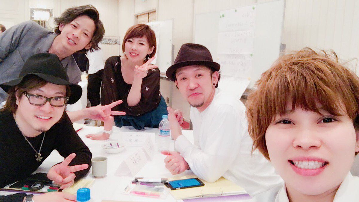PARISPARI11's tweet photo. 美容メーカーさん主催の講習に参加してきました！！

たくさんの学びがありすぎて、あえてここでは書きません（笑）ていうか書ききれません（笑）
 
明日からも仕事頑張るぞ☆☆
#ミルボン
#店長合宿
#イン広島
#一泊二日 https://t.co/jfxoWuqZtb