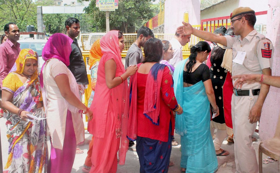 pnds204's tweet photo. MCD Election 2017 highlights: Voting ends in Delhi; dismal turnout, faulty EVMs remain talking points
https://t.co/CWNZf4km64 https://t.co/1wkIWf2ozu