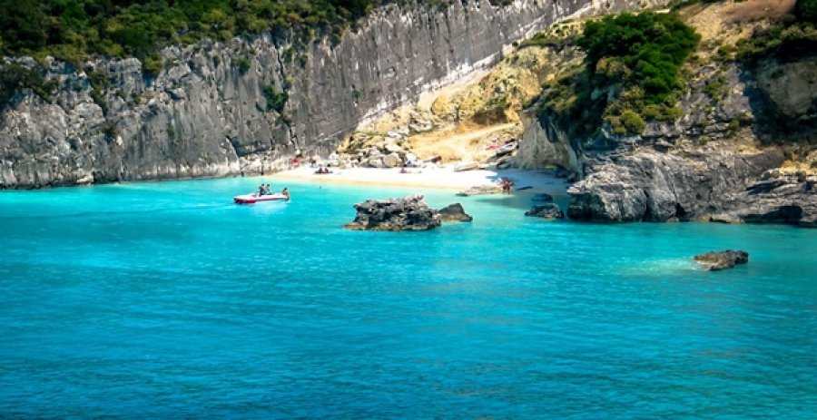 GreeceTo's tweet photo. Σαμοθράκη: Καταρράκτες, πηγές, ποτάμια, ρυάκια, αμμουδερές και  βοτσαλωτές παραλίες,την καθιστούν μοναδική #samothraki_greece https://t.co/M2uEDrIqrS
