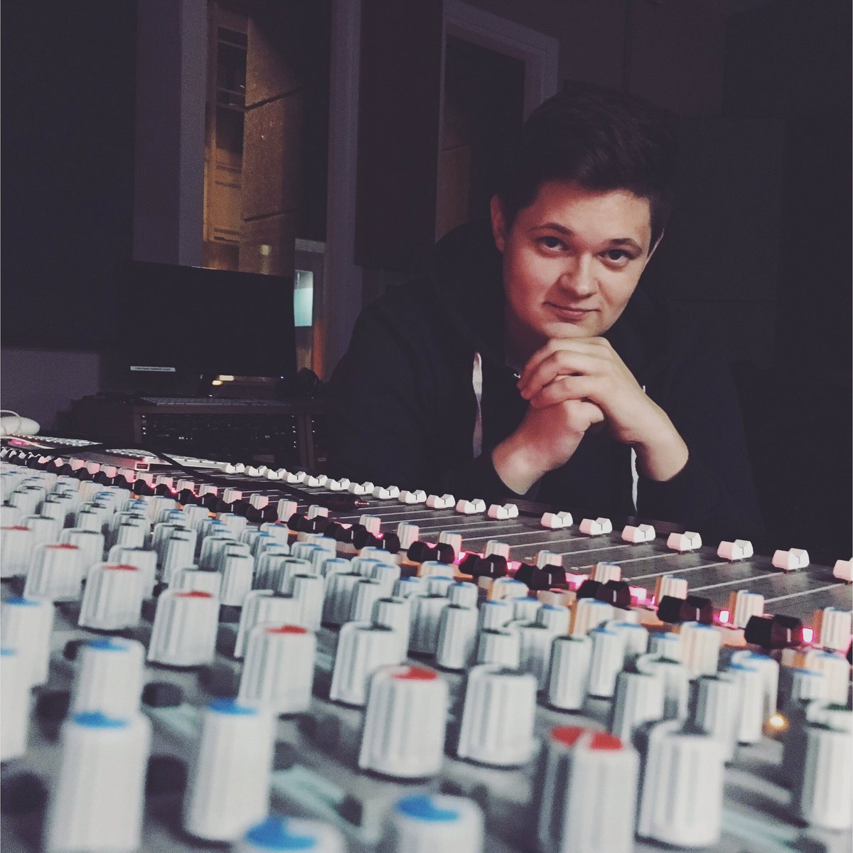 djnickymiles's tweet photo. ๐๐
#audientasp8024 #analogconsole #studio #recordingstudio #recordingengineer #producer #dj #NickyMiles #MilesFam #frontofhouse #knobs https://t.co/yKT6sDtKnl