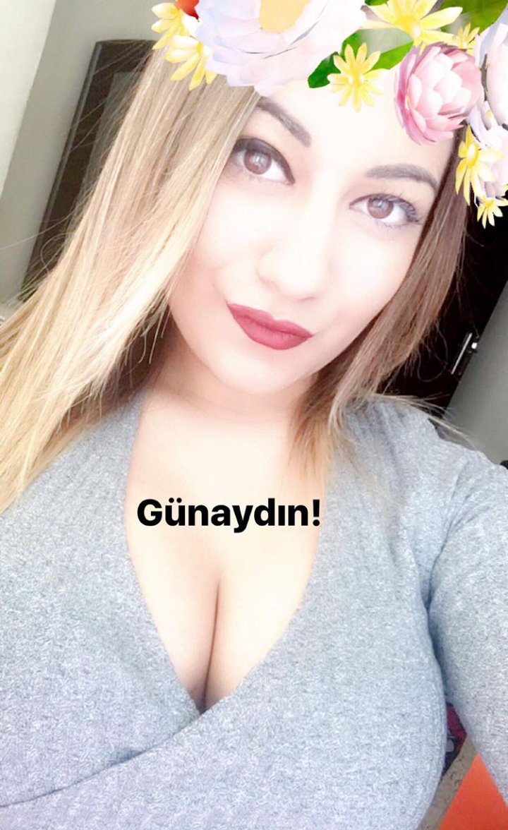 azginqizz's tweet photo. Evde yalnızım çok azdim gelsene 😘😍 https://t.co/uUScwL9W07