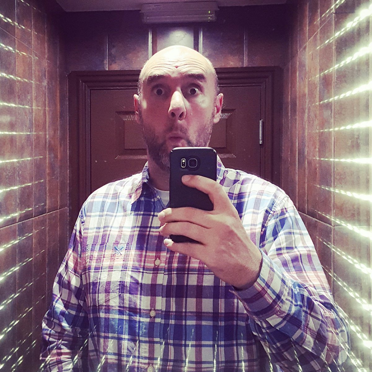 glennprobertson's tweet image. #NewProfilePic #coollights