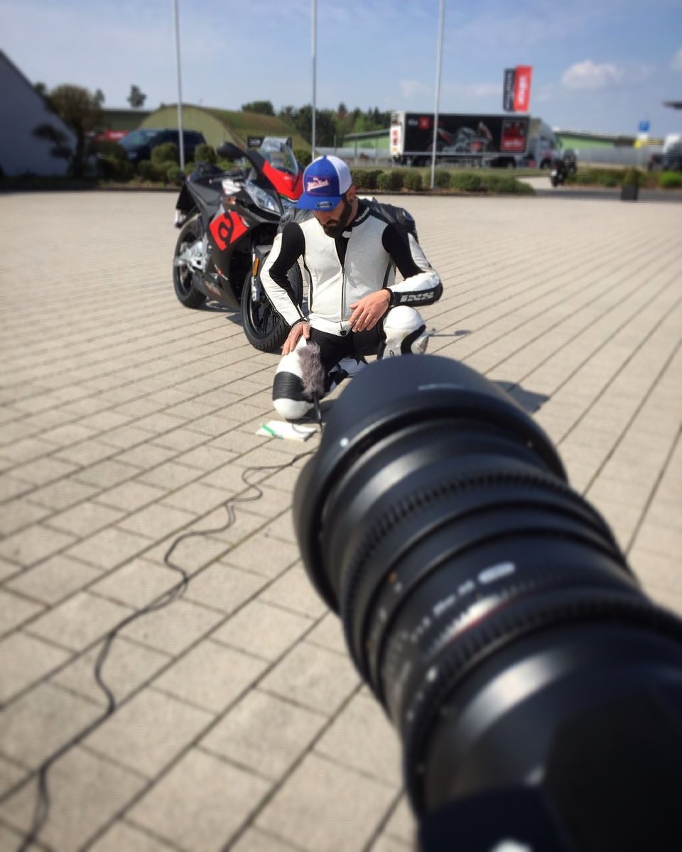 KuckJens's tweet photo. Das aprilia RS 125 Video ist online 😎🏁✌👉 https://t.co/q6SFJOAG3y https://t.co/3KWRTe8Fr5