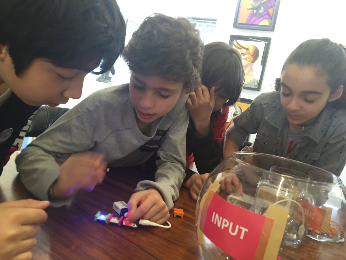 Geek_Express's tweet image. Easter Technology Workshops #makerspace #Youngprogrammers