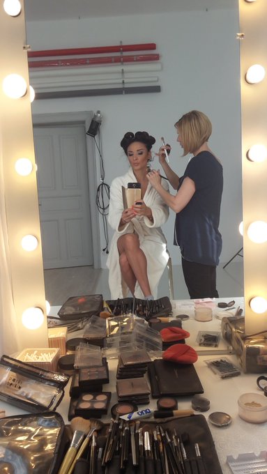 Doing my make up and hair for my shoot for @DDFNetwork in Budapest.? https://t.co/t9qbT278s6