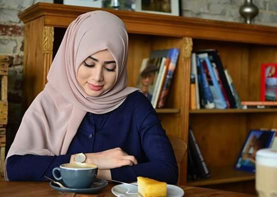 سأقول لك وبكل قوه ابتعد عني فليس لمثلك تخلق المشاعر