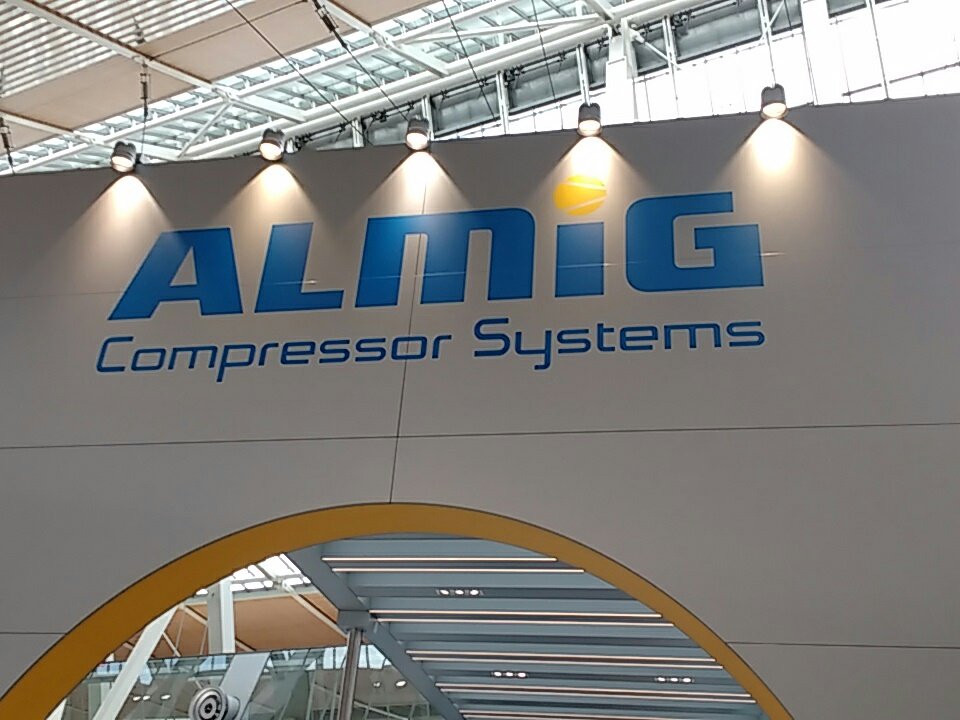 EEIPEnMg's tweet photo. Was steckt hinter @ALMiG_de energieeffizienten #kompressoren? Nächste Station auf meiner #MeetTheFollower Tour #HM17 #hannovermesse https://t.co/iUtc60WDYW