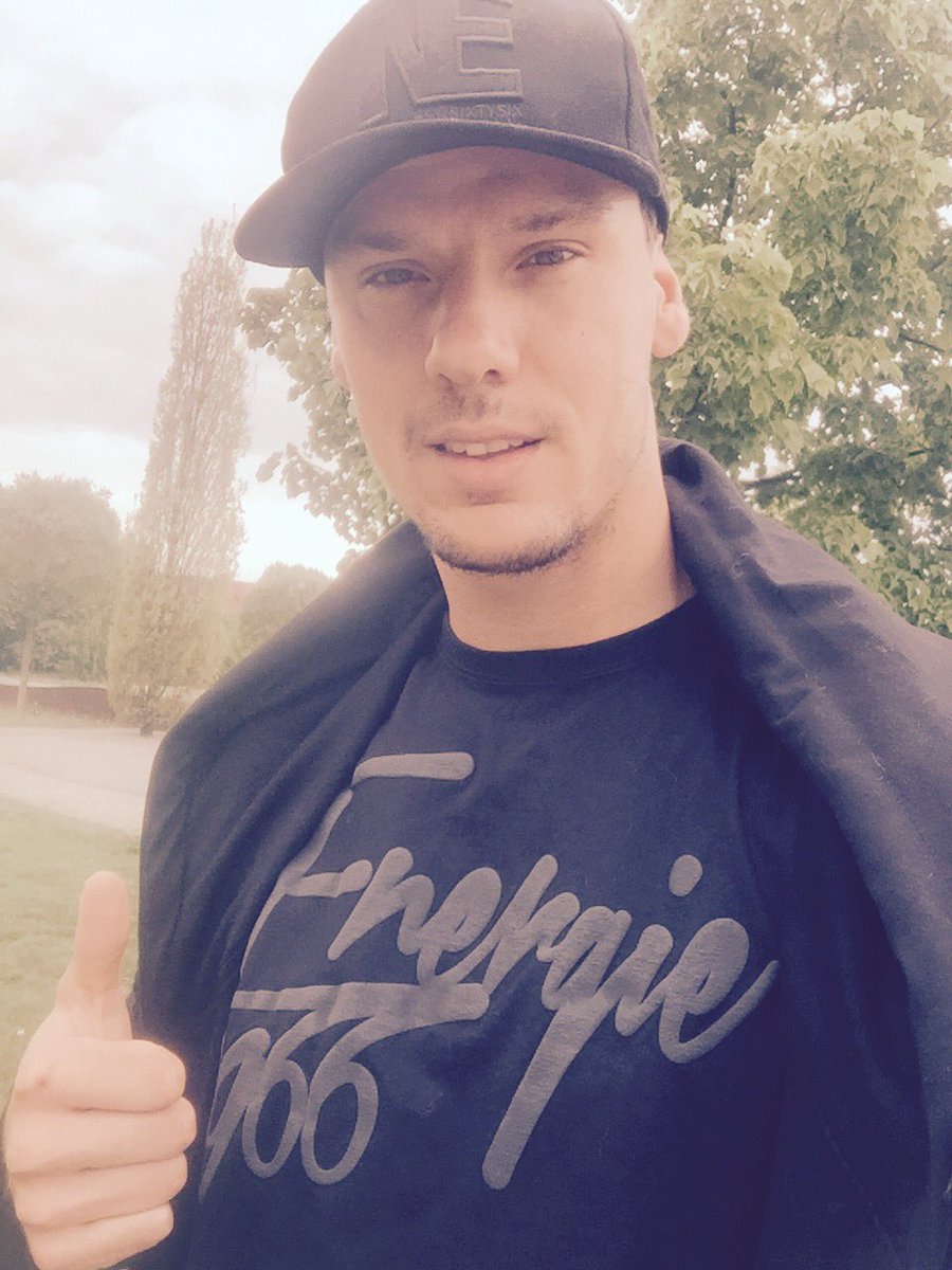 C_Schorch's tweet photo. Danke an meine Jungs aus #Cottbus,für die Aufmunterung !🙏🏼
Hab mich sehr über das Paket gefreut 😊🙌🏼
#unvergessen #bsg #energiecottbus ❤️ https://t.co/eQx00lnAgF