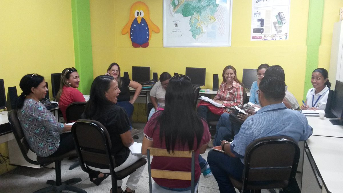 Sucre_CBITALP's tweet photo. Reunión del Circuito N°3 Super Bloques en las instalaciones de @Sucre_CBITALP @LB_LemusPerez https://t.co/IJeezhNCXk