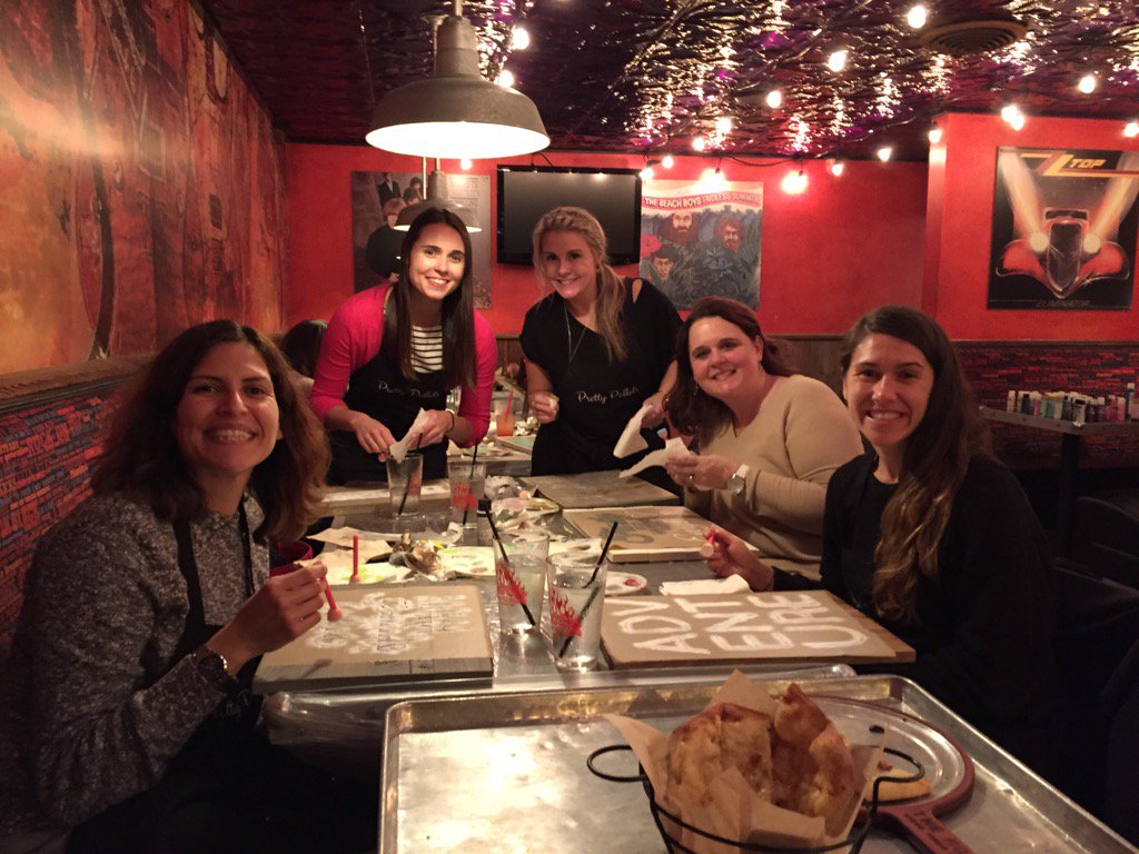 sindyvasquez817's tweet photo. @HaleyKern @phl2pdx @kellhopkinsHR @charity great conversation and teamwork last night #OneTeam #prettypallets https://t.co/HQI8eh4TTC
