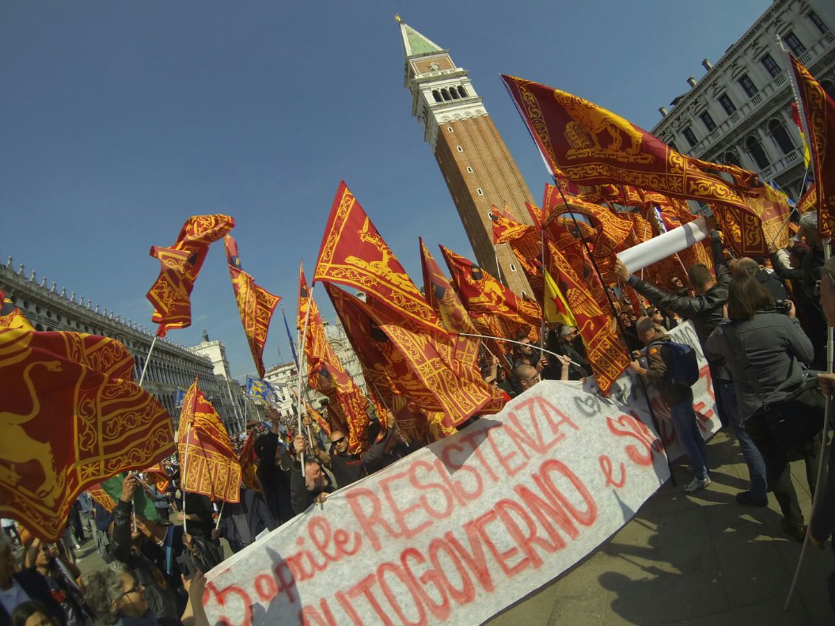 LabMorion's tweet photo. #Venezia #25aprile centri sociali del Nord Est in Piazza #sanmarco per #Antifascismo e #Autonomia 
Contro razzismo &amp; xenofobia https://t.co/7IQmIpGYkW