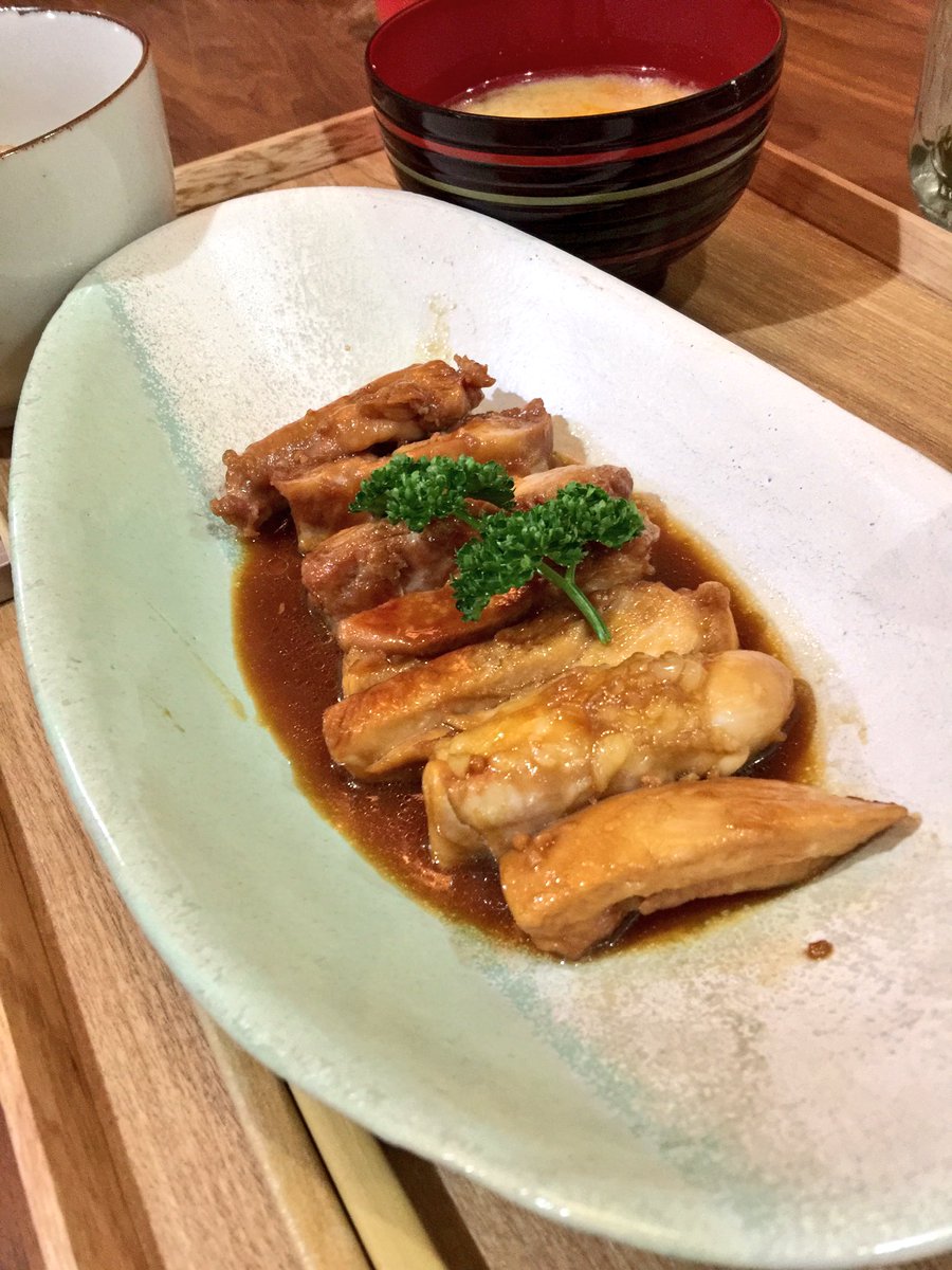 高殿円 3 5 上流階級3 発売 على تويتر 今日のメインは鶏胸肉のガーリック甘辛煮 根菜の卵とじ味噌汁 そしてサラダと炊き込みご飯 コストコのチキン缶詰とにんじんをお出汁で炊いてごま塩という手抜き飯 ここに入れるつもりだった千切りごぼうと大葉を買うの