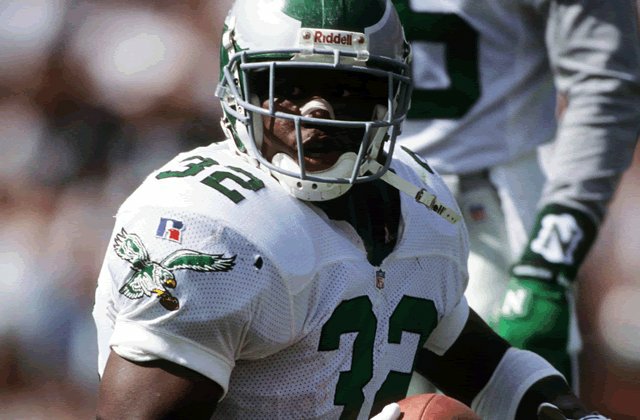 THEKID_'s tweet image. Does it not bother anybody even a little bit that McCaffery quit on his team to focus on himself? #ForWhoForWhat