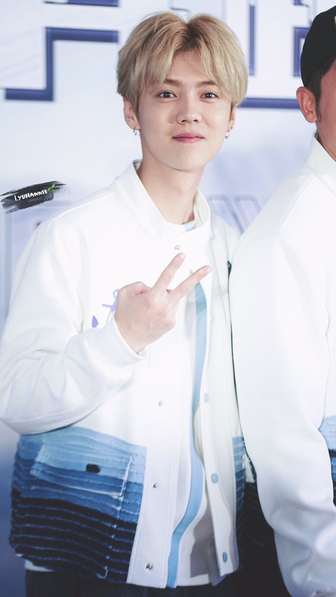 170425
Keep Running Charity Activity ✌🏻

#LuHan #鹿晗 #루한 
#LuHanKeepRunning