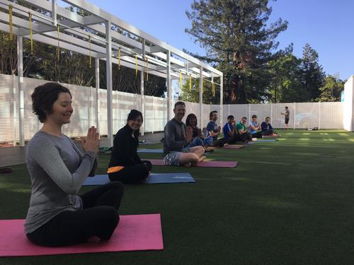 annelahaab's tweet photo. #Microsoft and #LinkedIn leaders come together &amp; take their meetings outdoors! #WomensWednesday https://t.co/CXOppaM1JX https://t.co/rcYAleGCEj