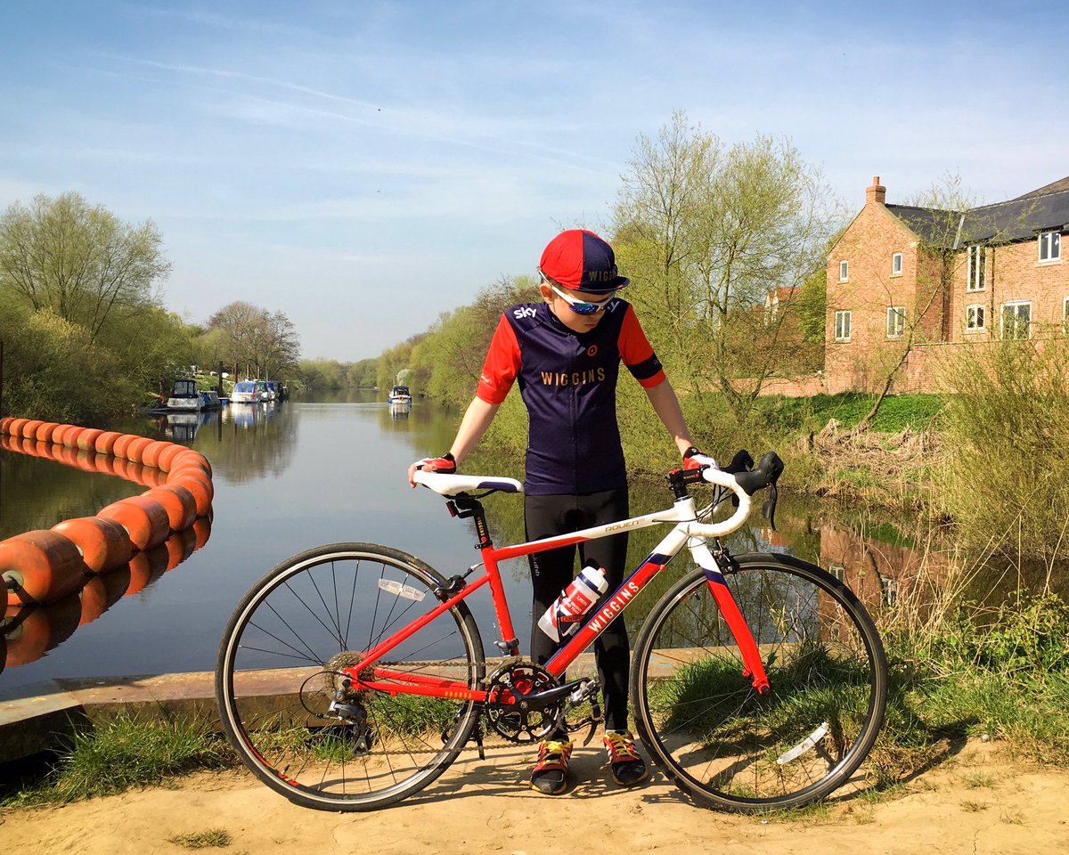 74dom74's tweet photo. @rapha when will the new @OfficialWIGGINS kit available for 2017 ?? I've a little fan with a 11th birthday 🎂coming up desperately waiting 🤞🏼 https://t.co/CPtqkP76mI