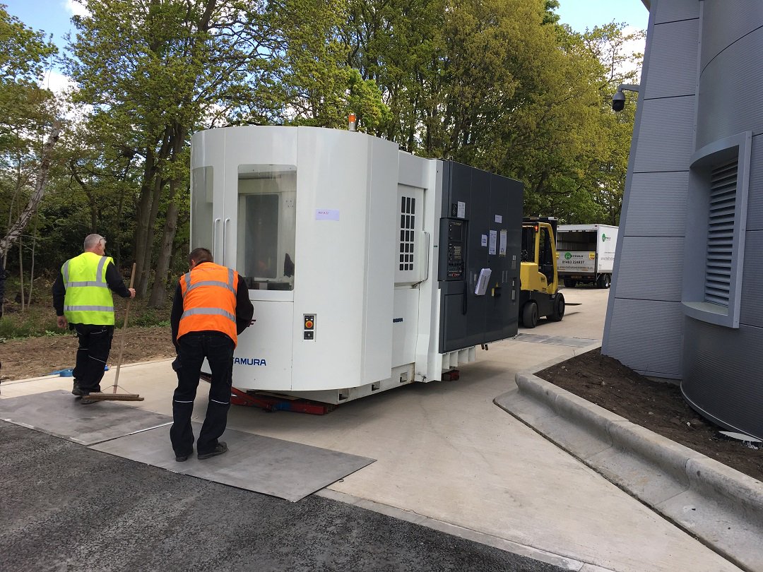 ies_bristol's tweet image. Moving final machine, Kitamura 400 MyCentre, now moved across and ready to offload and move in. #factorymove #Engineering #MachineRelocation