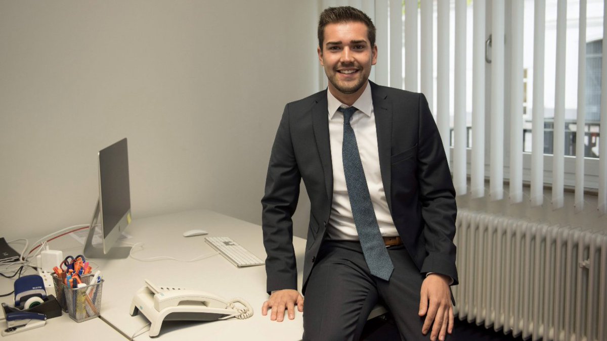 Alexander Zeyer folgt Opa - Enkel von Ex-MP zieht in den Landtag bild.de/regional/saarl… https://t.co/L6qC4lOowN