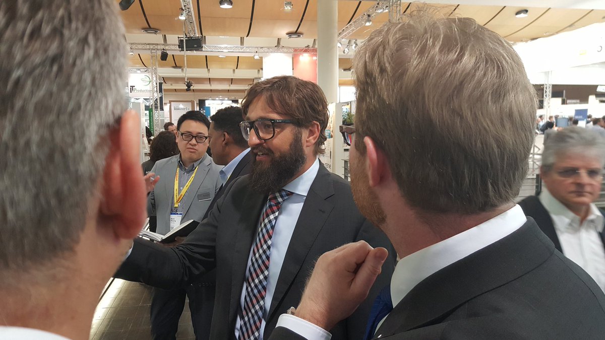 Cisco_Germany's tweet image. Oliver @Tuszik schwer beschäftigt #HMI17 #Industrie40 #IoT #DigitizeManufacturing