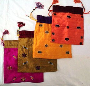 Want to buy something priceless?? #SFT provides exclusive range of traditional #handicrafts &amp; #Accessories for daily use Plan your visit now