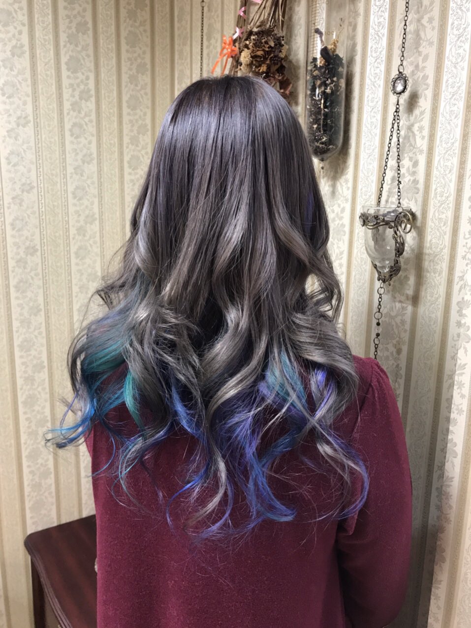シャンテグラム Auf Twitter ヘアスタイル紹介 寒色系マルチカラーのインナーカラーに アッシュグレーの組み合わせ 統一性のある色味が綺麗な海を思わせます ブリーチ2 3回 T Co Hvdch45e81 Twitter