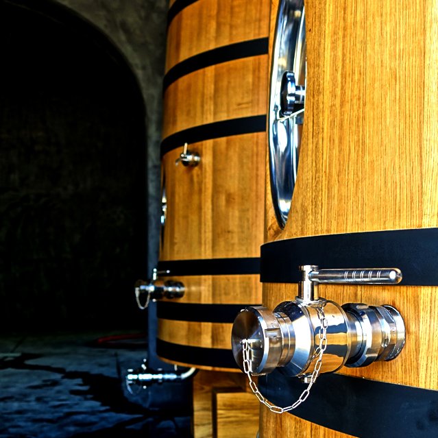 Au sein du chai historique du château, le raisin se transforme petit à petit en #vin 🍇🍷#WineMorning