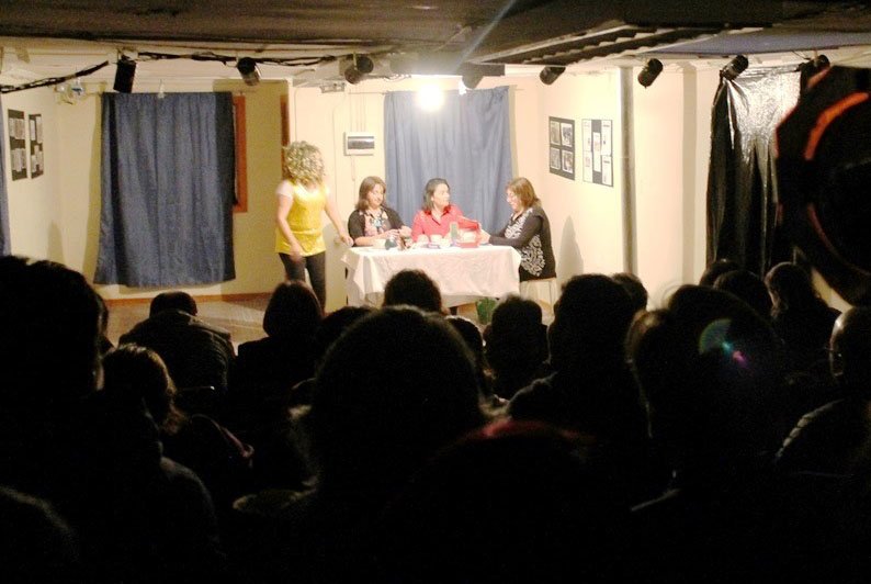 patagoniad1's tweet image. Montaje Teatral Emocionó a Vecinos del Quiero Mi Barrio #puq #quieromibarrio #almirantazgo #minvu ow.ly/JOmq30b9nuT