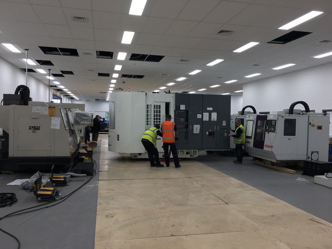 ies_bristol's tweet image. Moving in the machine to the new building now  @visioneng #factorymove #engineering #MachineRelocation