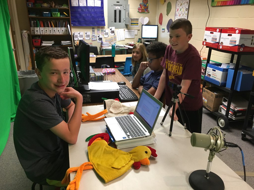 LincolnElem's tweet photo. Our outgoing crew trains the next group for our morning announcement program, Lincoln Live! https://t.co/3at7OSy1jR